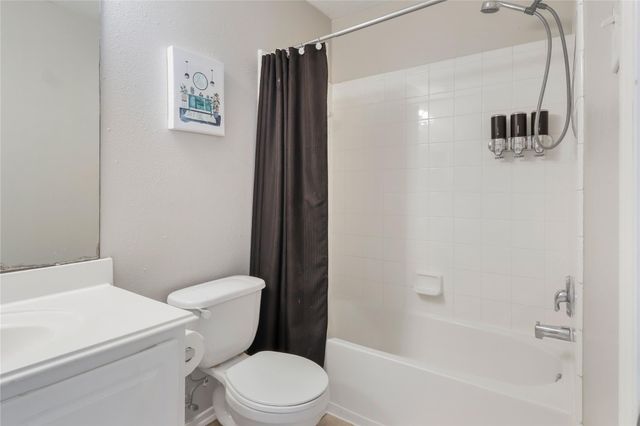 418 Folk Crest Lane, Dickinson, TX 77539