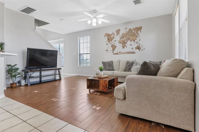 418 Folk Crest Lane, Dickinson, TX 77539
