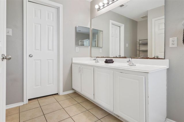418 Folk Crest Lane, Dickinson, TX 77539
