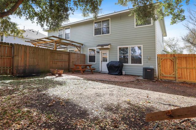 418 Folk Crest Lane, Dickinson, TX 77539