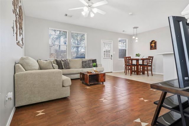 418 Folk Crest Lane, Dickinson, TX 77539