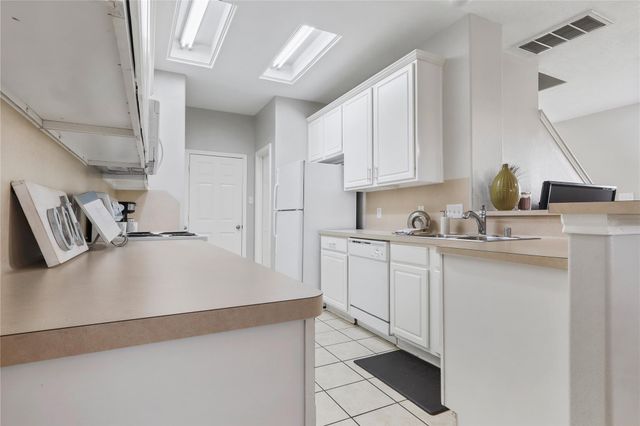 418 Folk Crest Lane, Dickinson, TX 77539
