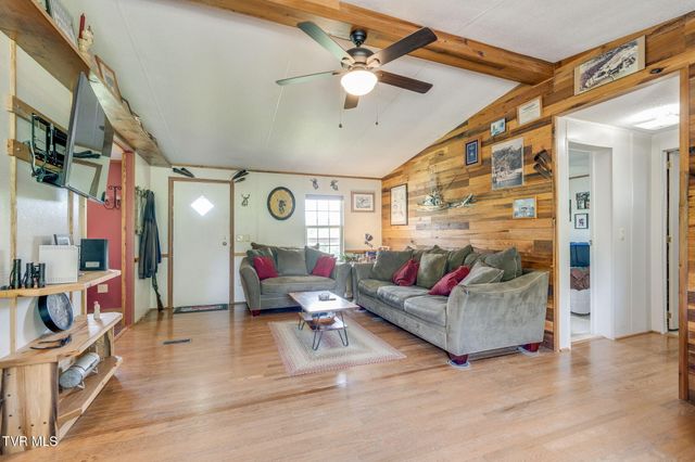 954 Longs Bend Road, Rogersville, TN 37857