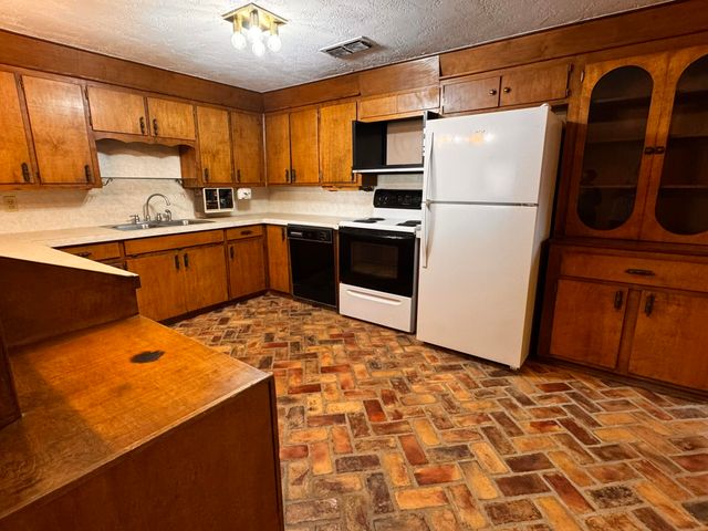 1604 Ennis Street, Plainview, TX 79072