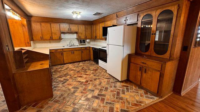 1604 Ennis Street, Plainview, TX 79072