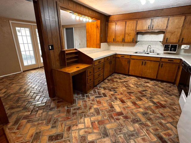 1604 Ennis Street, Plainview, TX 79072