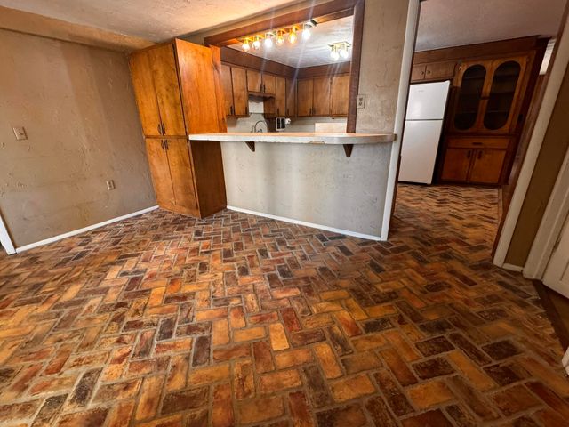 1604 Ennis Street, Plainview, TX 79072