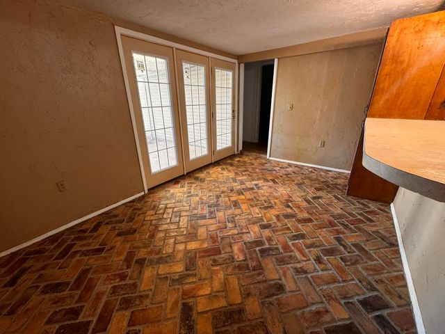 1604 Ennis Street, Plainview, TX 79072