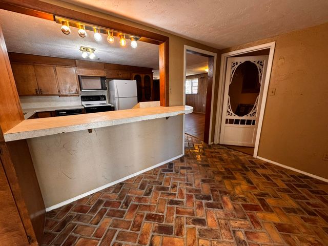 1604 Ennis Street, Plainview, TX 79072