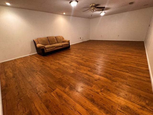 1604 Ennis Street, Plainview, TX 79072