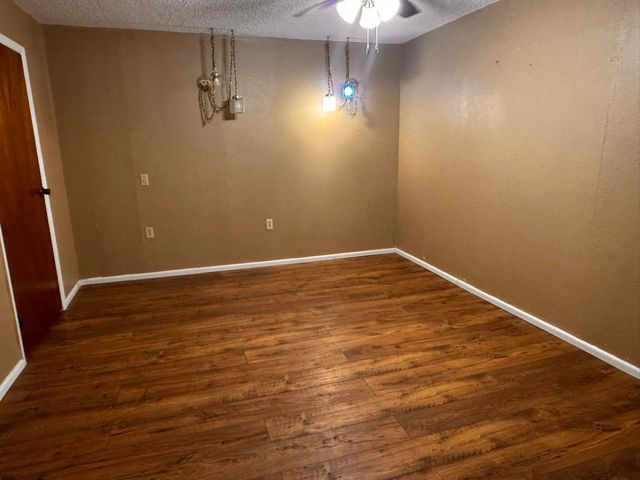 1604 Ennis Street, Plainview, TX 79072