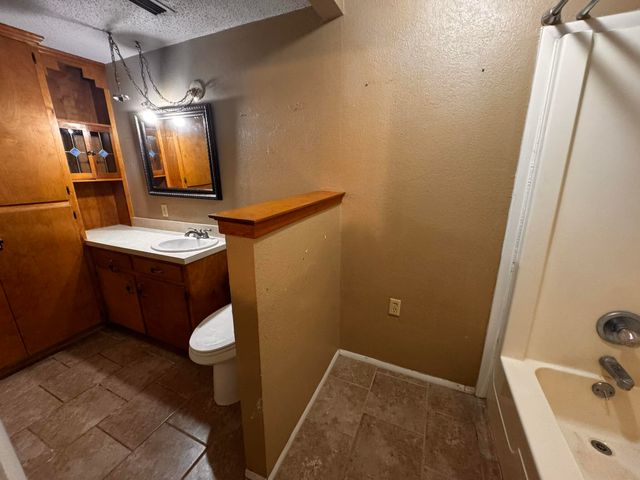 1604 Ennis Street, Plainview, TX 79072