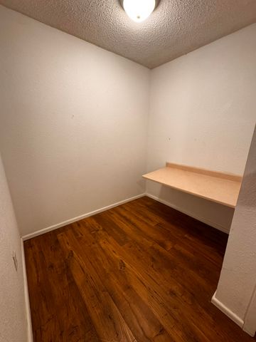 1604 Ennis Street, Plainview, TX 79072