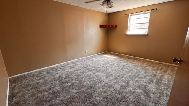 1604 Ennis Street, Plainview, TX 79072