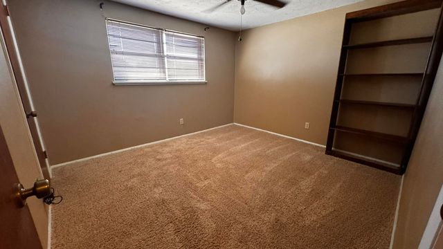 1604 Ennis Street, Plainview, TX 79072