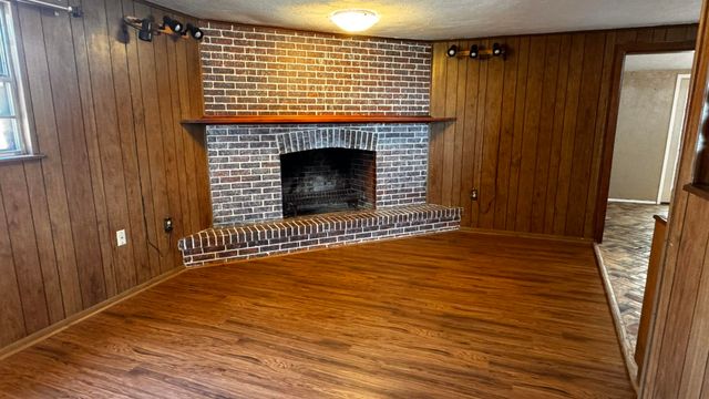 1604 Ennis Street, Plainview, TX 79072