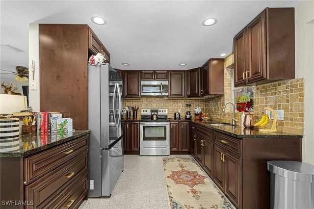 2563 Weeks AVE, Naples, FL 34112