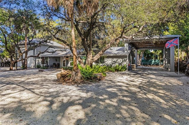 2563 Weeks AVE, Naples, FL 34112