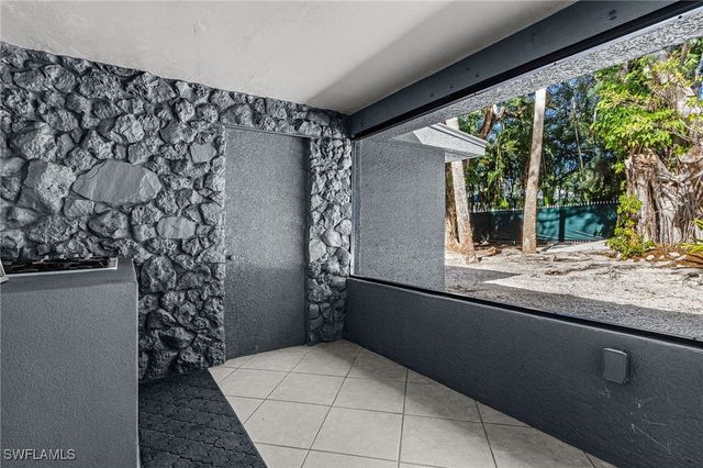 2563 Weeks AVE, Naples, FL 34112