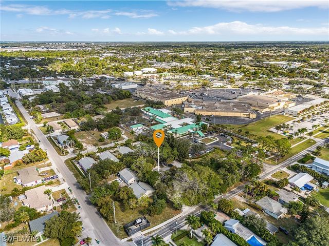 2563 Weeks AVE, Naples, FL 34112