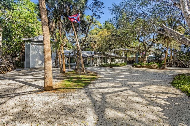 2563 Weeks AVE, Naples, FL 34112