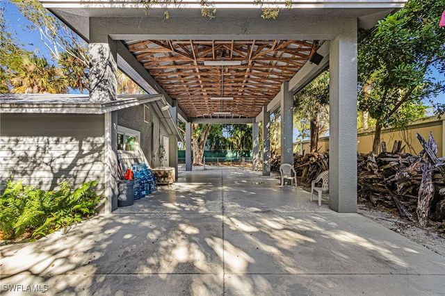 2563 Weeks AVE, Naples, FL 34112