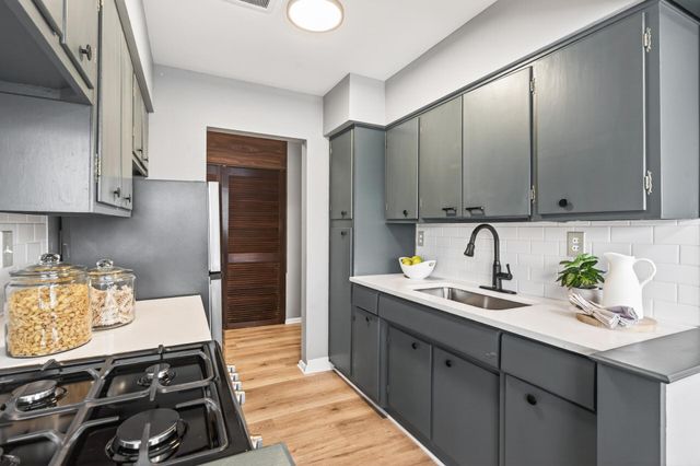 2341 Unity Avenue N, Golden Valley, MN 55422