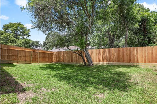 100 Cedar Lane, Seabrook, TX 77586