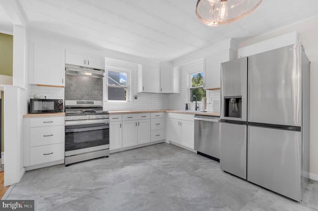 1181 BYRD DR, Woodbury, NJ 08096