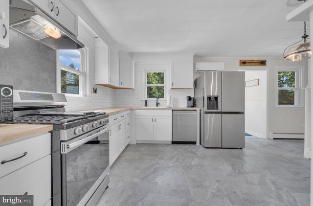 1181 BYRD DR, Woodbury, NJ 08096