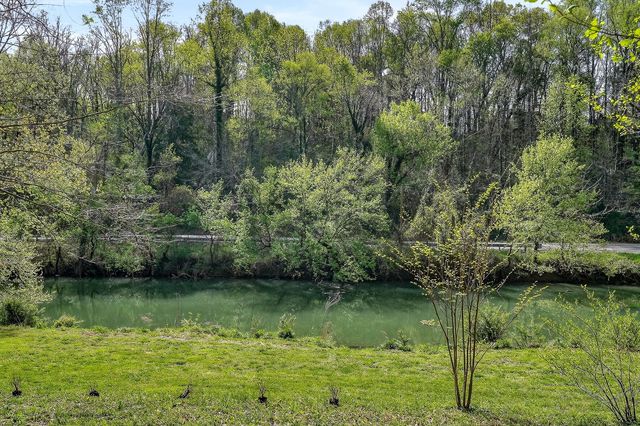 678 Oakland Dr, Sparta, TN 38583