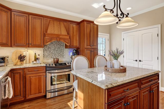 678 Oakland Dr, Sparta, TN 38583