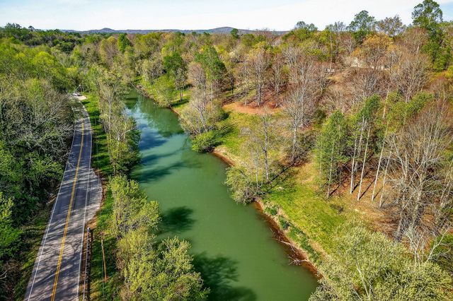 678 Oakland Dr, Sparta, TN 38583