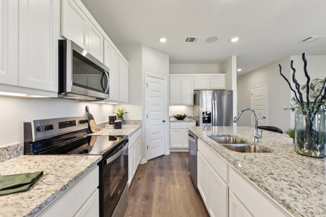 163 Two Bits LN, Elgin, TX 78621