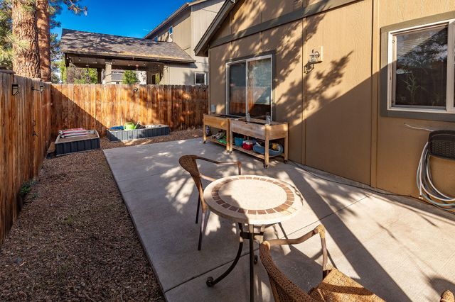 20289 Knightsbridge Place, Bend, OR 97702