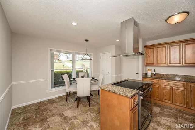 7 Nicolet Drive, Manchester, MO 63011