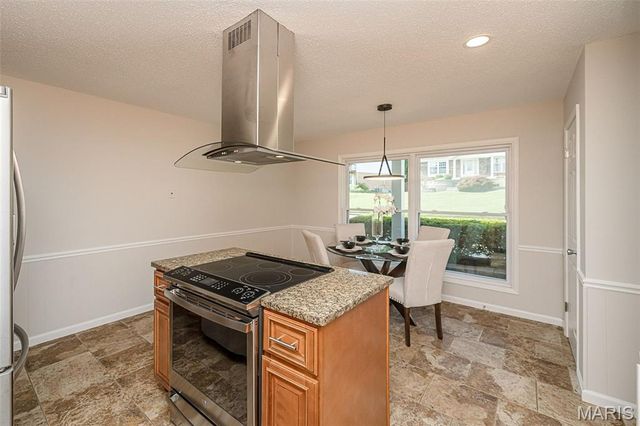 7 Nicolet Drive, Manchester, MO 63011