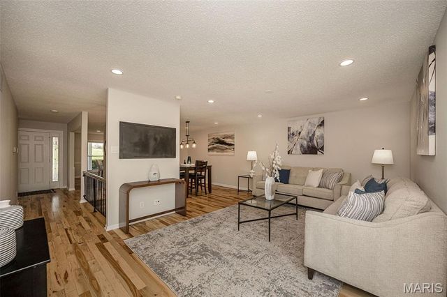 7 Nicolet Drive, Manchester, MO 63011