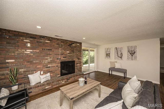 7 Nicolet Drive, Manchester, MO 63011