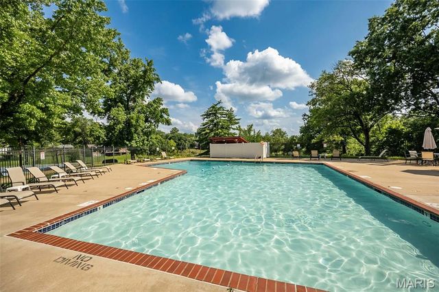 7 Nicolet Drive, Manchester, MO 63011