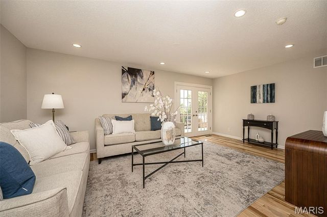 7 Nicolet Drive, Manchester, MO 63011