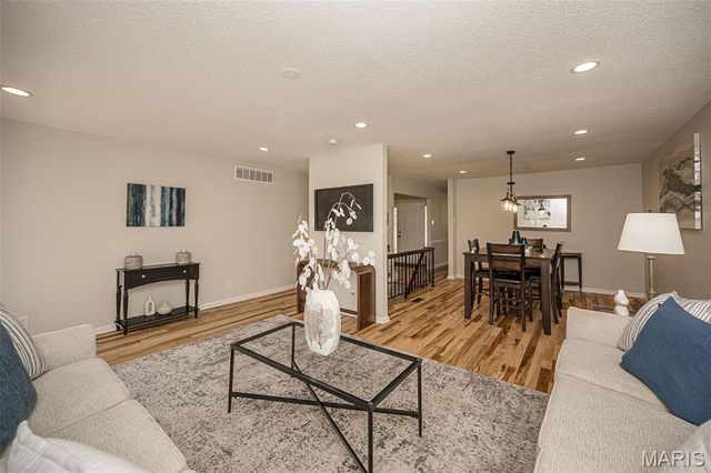 7 Nicolet Drive, Manchester, MO 63011