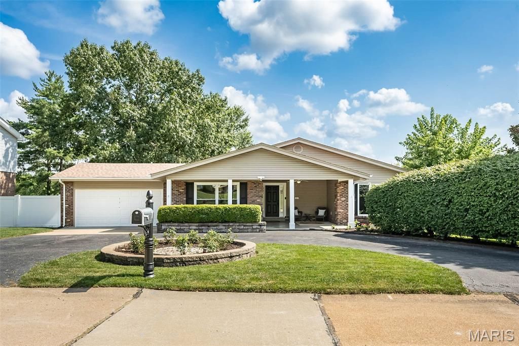 7 Nicolet Drive, Manchester, MO 63011