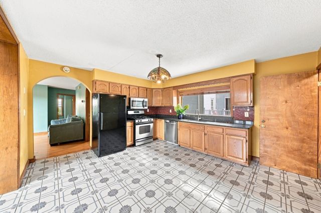 13 Knowlton St, Somerville, MA 02145