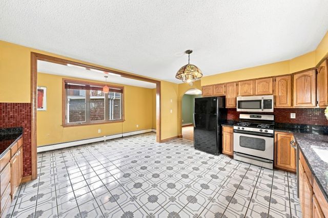 13 Knowlton St, Somerville, MA 02145