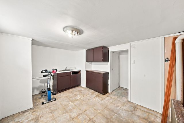 13 Knowlton St, Somerville, MA 02145