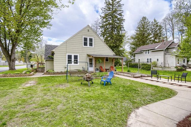 527 W Division Street, River Falls, WI 54022