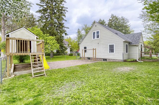 527 W Division Street, River Falls, WI 54022