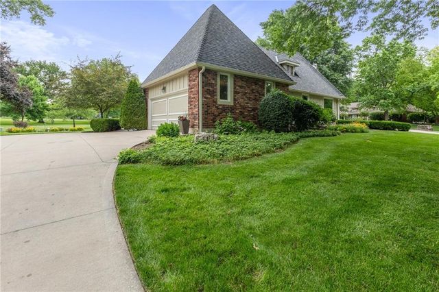 12854 Pembroke Circle, Leawood, KS 66209