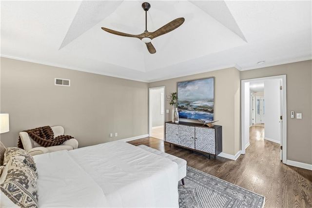 12854 Pembroke Circle, Leawood, KS 66209